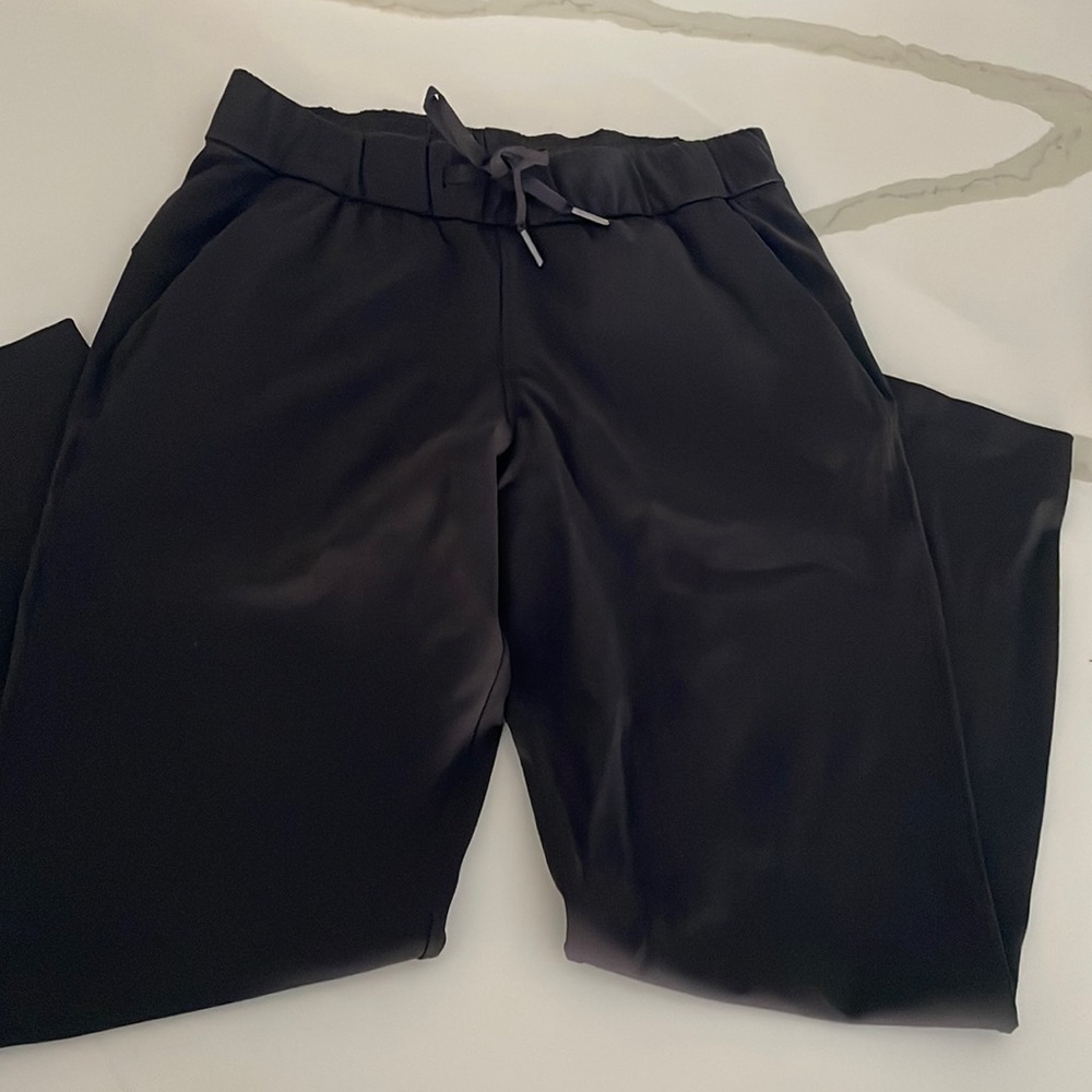 Lululemon on my fly straight leg size 4 black